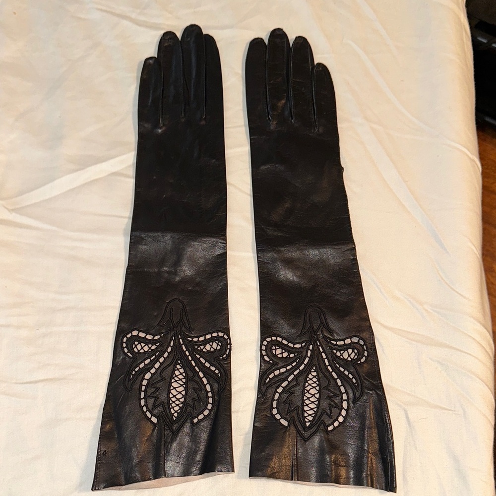 Vintage NWOT Dead Stock Long Black Leather Gloves with‎ Embroidered Design